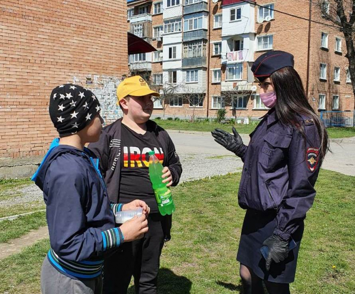 Сотрудник пдн. ПДН полиция. Беседа с несовершеннолетними. Рейд ПДН. Беседа полицейского с подростком.